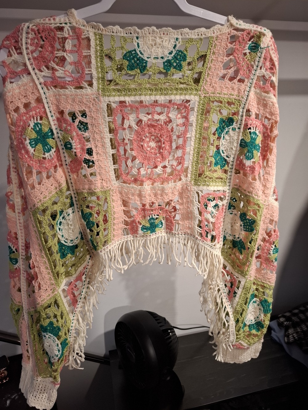 POL Multicolor Crochet Boho Fringe Crop Sweater in Pink, Green, Cream NWOT - Picture 4 of 4